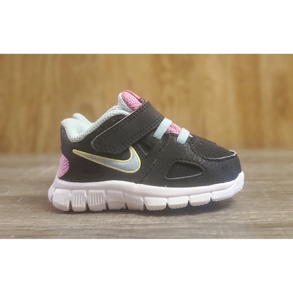 Nike Training Slip On Sneakers Infant Size 4C Black - Picture 1 of 11